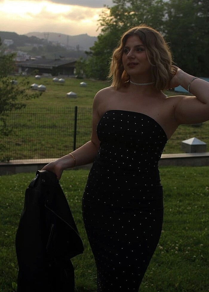 Trendyolmilla taşlı siyah elbise - Görsel 2