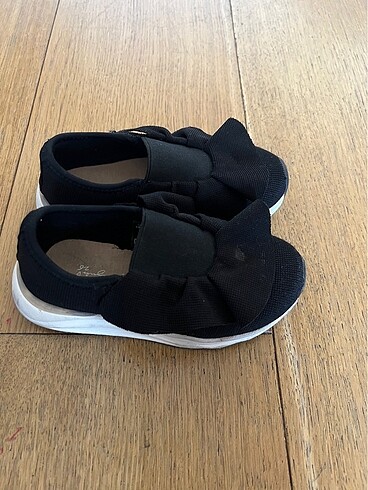 26 Beden siyah Renk Zara kız çocuk spor ayakkabı