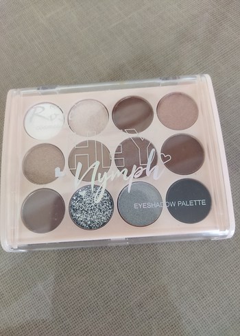 Revolution HEX Nude Tonlarında 12'li Far Paleti