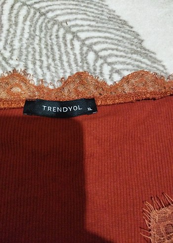 Düğmeli Uzun Kollu Kırmızı V Yaka Bluz - Görsel 2