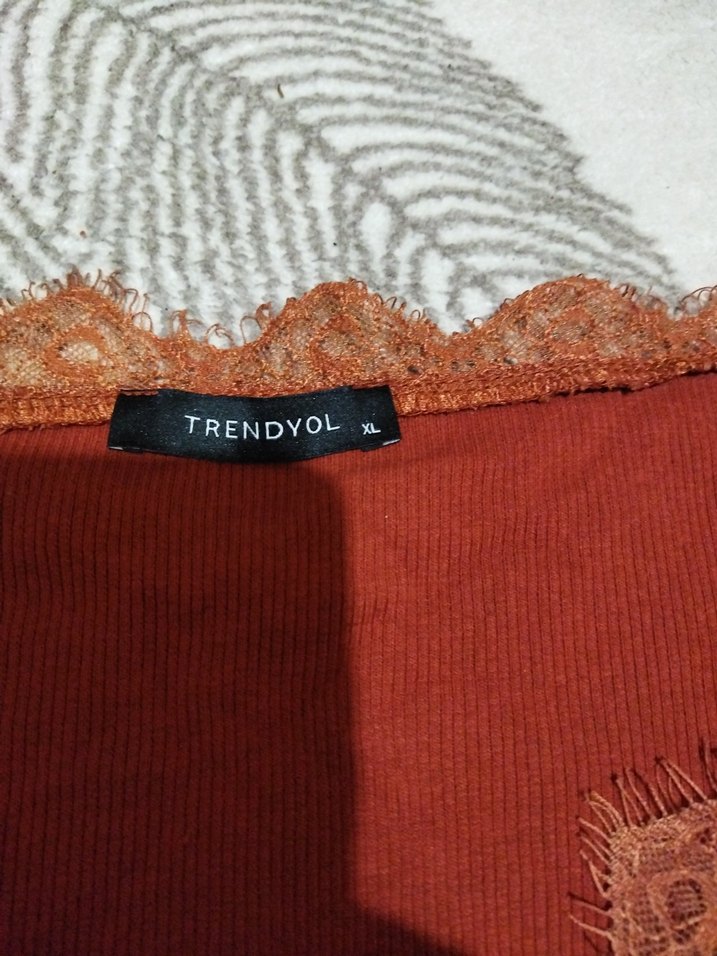 Düğmeli Uzun Kollu Kırmızı V Yaka Bluz - Görsel 2