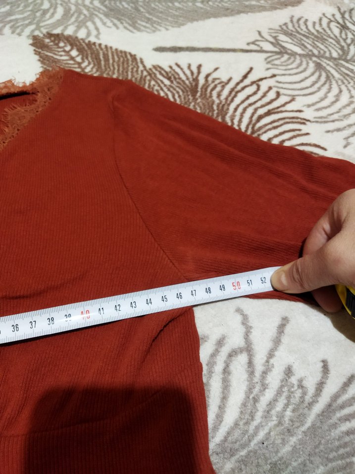 Düğmeli Uzun Kollu Kırmızı V Yaka Bluz - Görsel 4