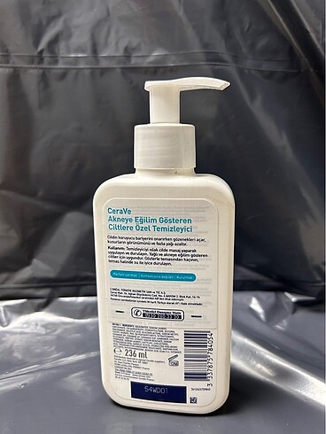 La Roche Posay Cerave akneye eğilimli ciltler için temizleyici 236 ml