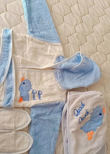 Nakışlı Mavi Erkek Çocuk Bornoz ve Havlu Seti - Görsel 5