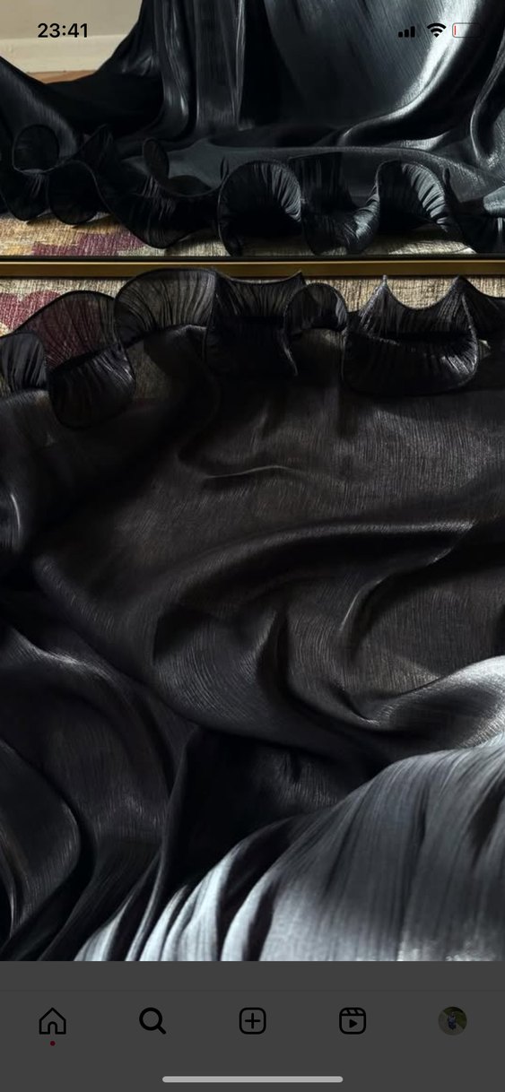 Uzun Siyah Pileli Gotik Abiye Elbise - Görsel 2