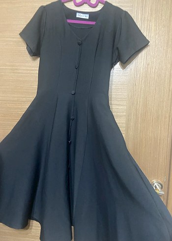 Düğmeli Siyah Midi Elbise - Görsel 2