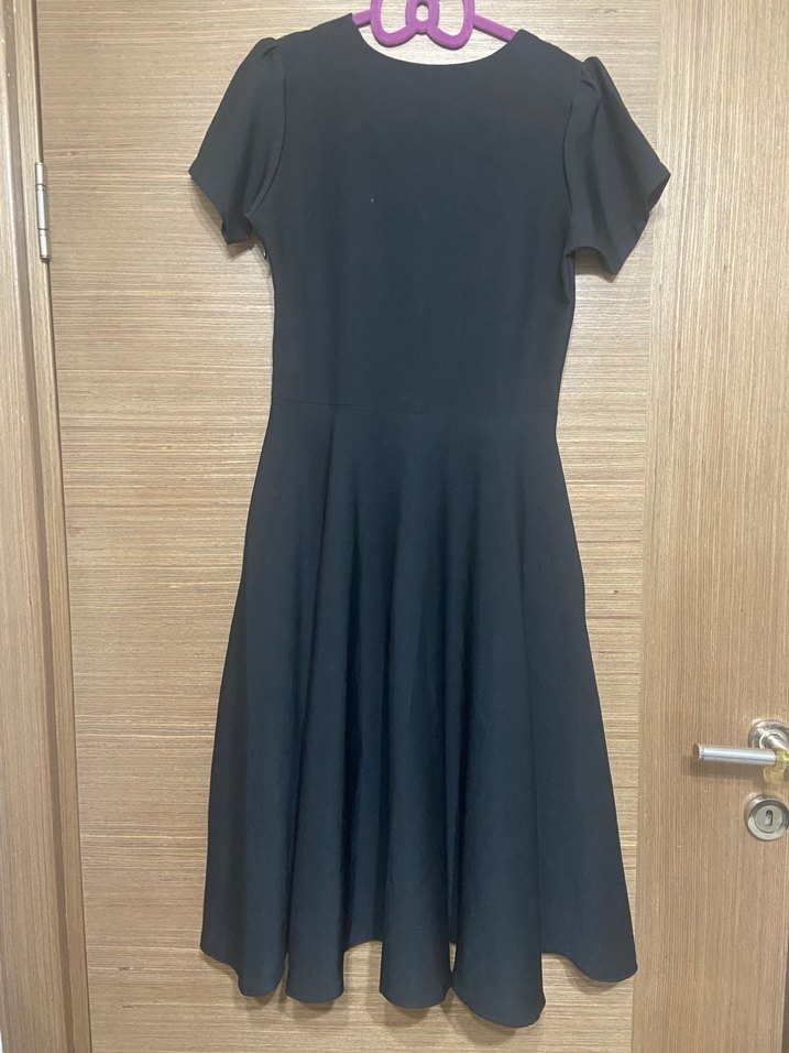 Düğmeli Siyah Midi Elbise - Görsel 5