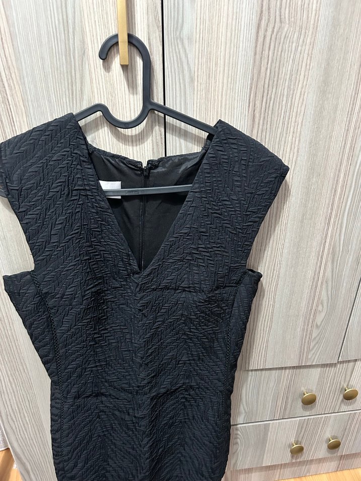 Siyah Pilili V Yaka Kolsuz Midi Elbise - Görsel 3