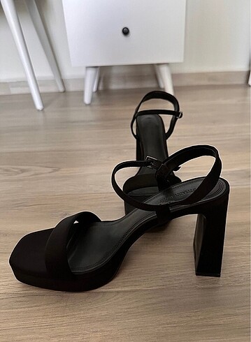 40 Beden Stradivarius Platform topuk sandalet siyah