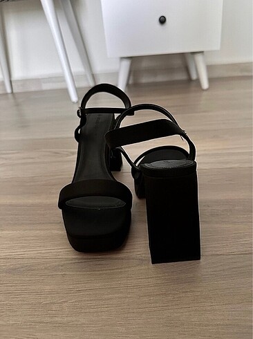 40 Beden siyah Renk Stradivarius Platform topuk sandalet siyah