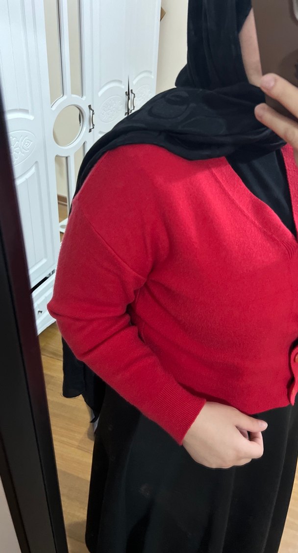 Kırmızı Fitilli V Yaka Triko Hırka — görsel 4/9