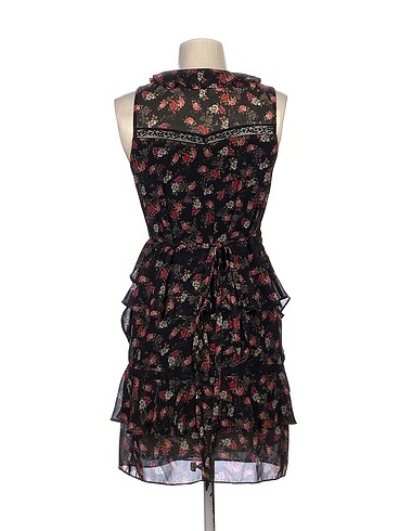 m Beden Guess Kısa Elbise %70 İndirimli.