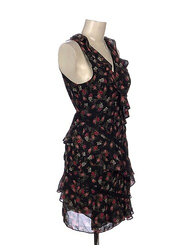 Guess Guess Kısa Elbise %70 İndirimli.