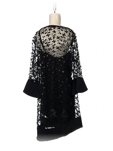 m Beden PreLoved Kısa Elbise %70 İndirimli.