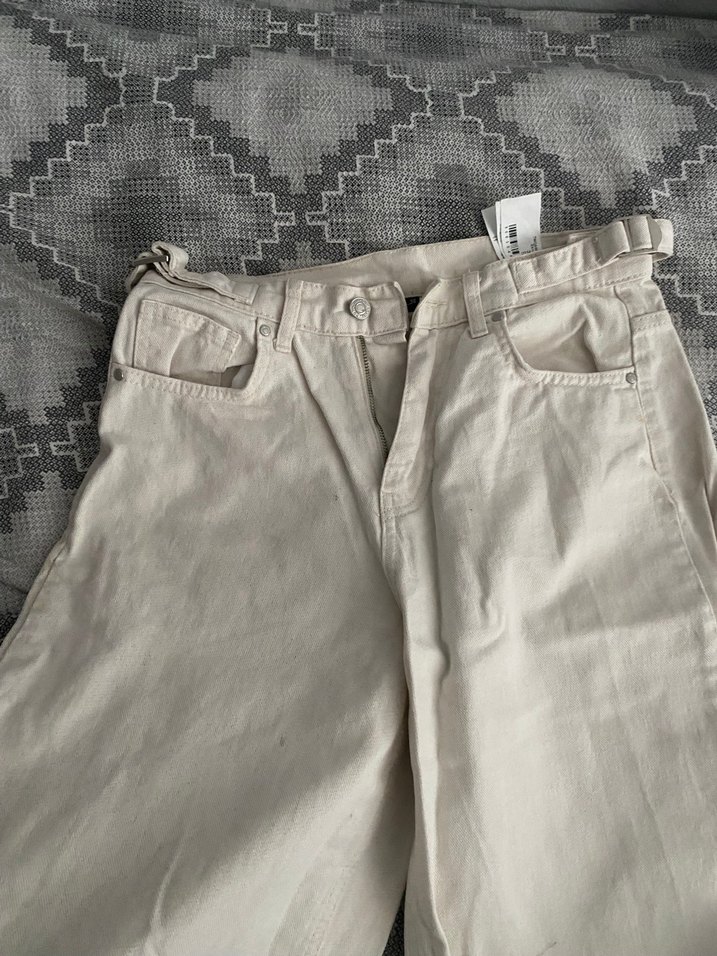 Beyaz Keten Bol Kesim Kemerli Pantolon - Görsel 3