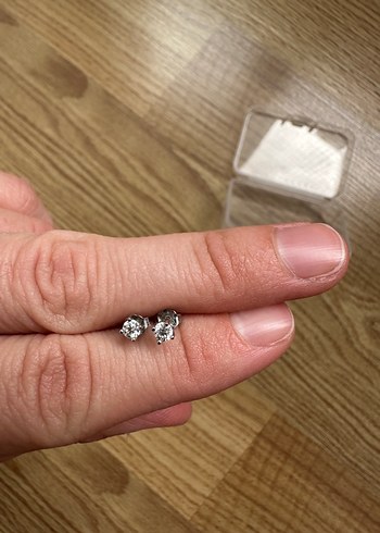 Diğer 0.1 CT 925 AYAR GÜMÜŞ MOZANİT TEK TAŞ KÜPE