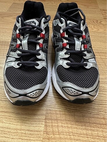 Asics ASICS SPOR AYAKKABI max 3 kez giyildi yeni