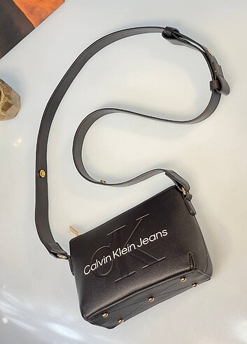  Beden siyah Renk Calvin Klein Crossbody Pouch Bags Çanta 