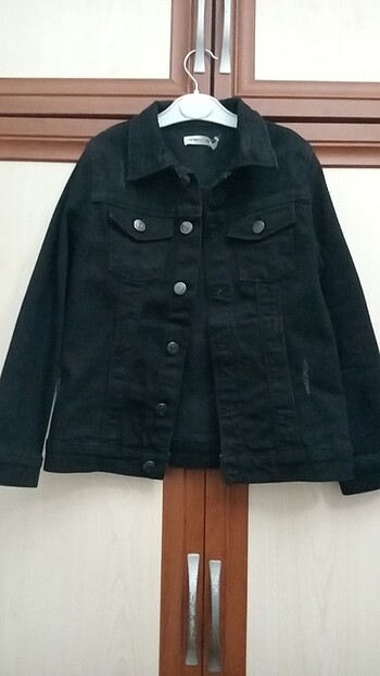 Koton marka çocuk siyah kot ceket 