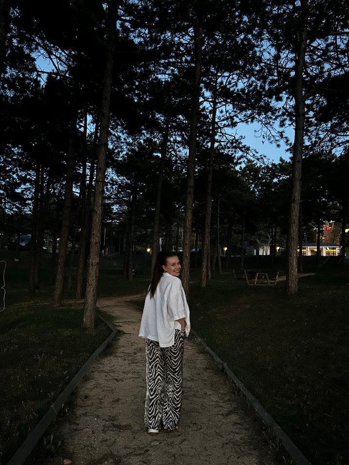Ekru Minimal Oversize Gömlek — görsel 2/5