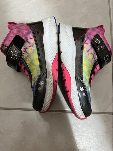 27 Beden Skechers bot