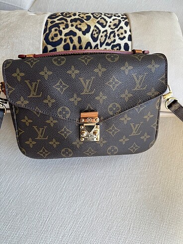 Louis Vuitton Pochette Metis