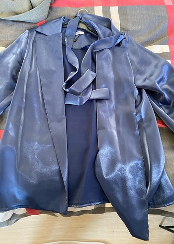 Bershka Parlak Mavi Uzun saten ceket