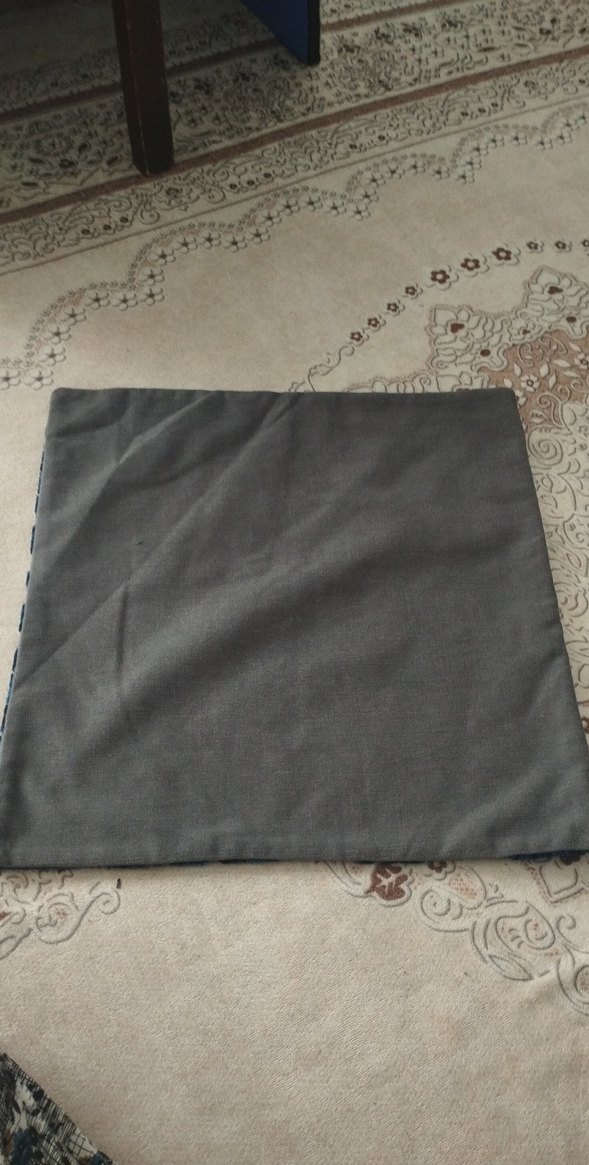 Çiçek Desenli Koyu Mavi Yastık Kılıfı - Görsel 2