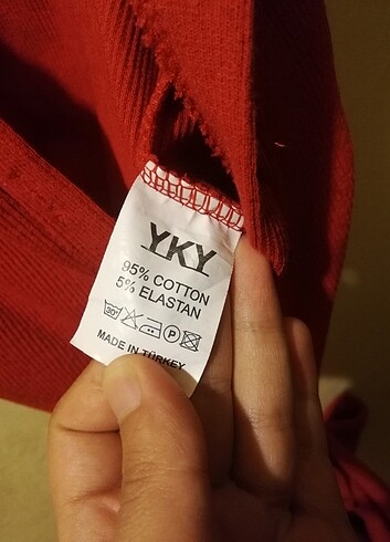 s Beden Arkası ve yanları dekolte açık mini kırmızı elbise