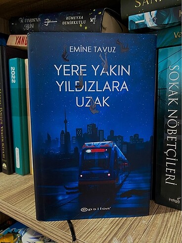 YERE YAKIN YILDIZLARA UZAK EMİNE TAVUZ