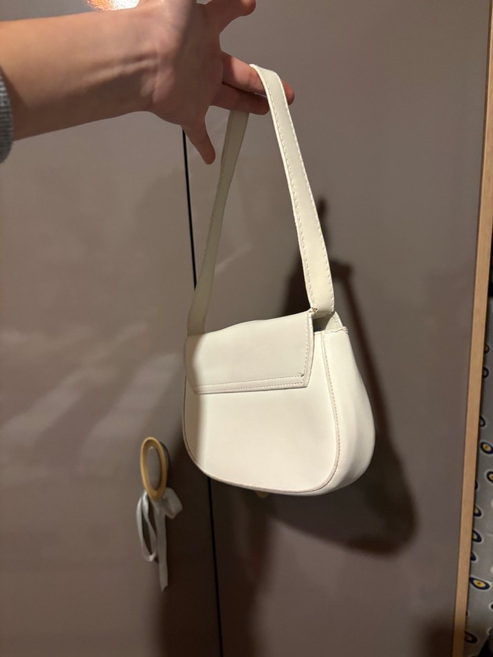 Beyaz Deri Tokalı Kadın Çanta - Görsel 2