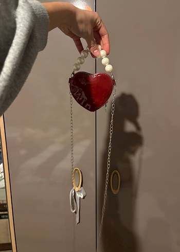 İnci Saplı Parlak Kırmızı Seramik Kalp Çanta - Görsel 2