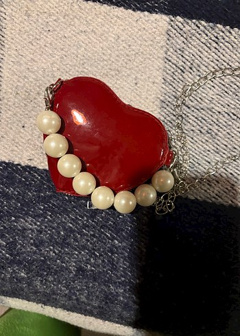 İnci Saplı Parlak Kırmızı Seramik Kalp Çanta - Görsel 4