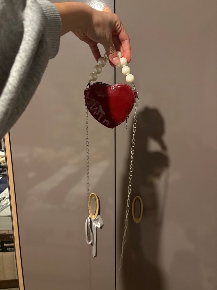 İnci Saplı Parlak Kırmızı Seramik Kalp Çanta - Görsel 2