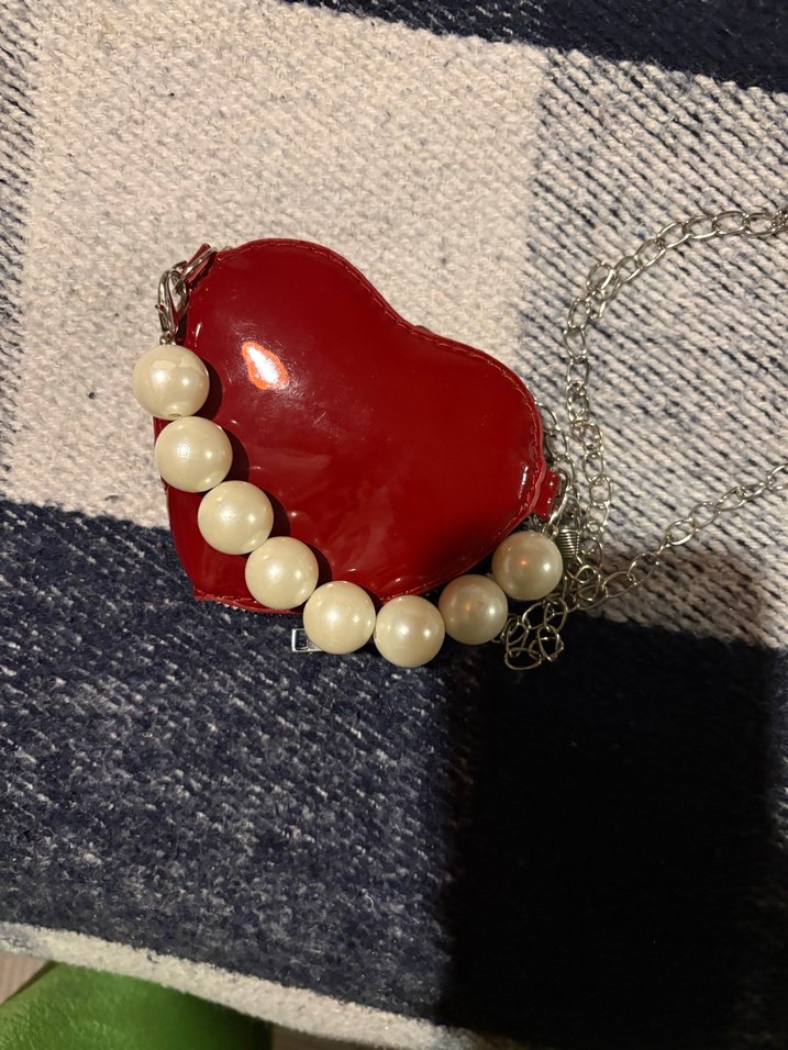 İnci Saplı Parlak Kırmızı Seramik Kalp Çanta - Görsel 4