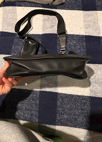 Siyah Yılan Derisi Desenli Zincir Detaylı Deri Çanta - Görsel 3