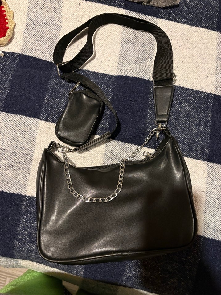 Siyah Yılan Derisi Desenli Zincir Detaylı Deri Çanta - Görsel 2