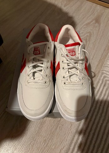 Beyaz Kırmızı Converse Yüksek Topuklu Spor Ayakkabı - Görsel 4