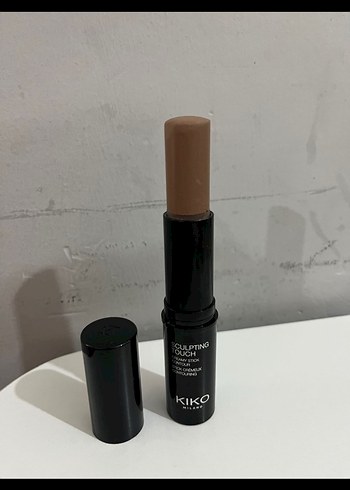 Kiko Bej Bronzlaştırıcı Pudra ve Makyaj Bazı