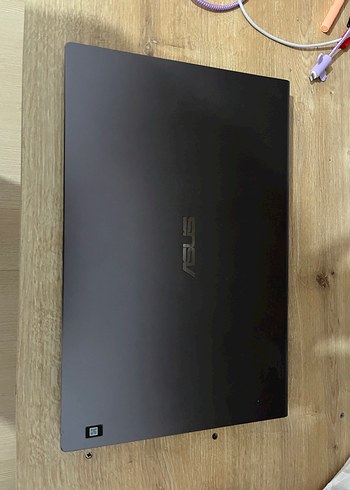 Gri ASUS Laptop - Görsel 3