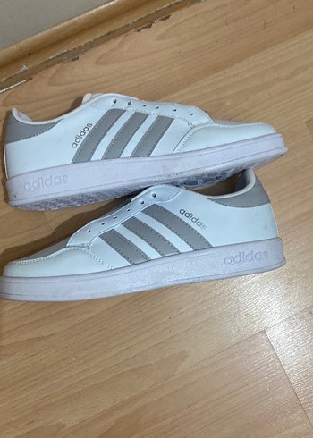 Adidas Beyaz Gri Bağcıklı Spor Ayakkabı - Görsel 3