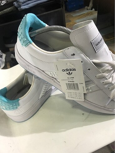 Adidas Mağaza ürünü