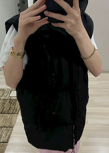 Siyah Kapüşonlu Fermuarlı Kadın Yelek - Görsel 3