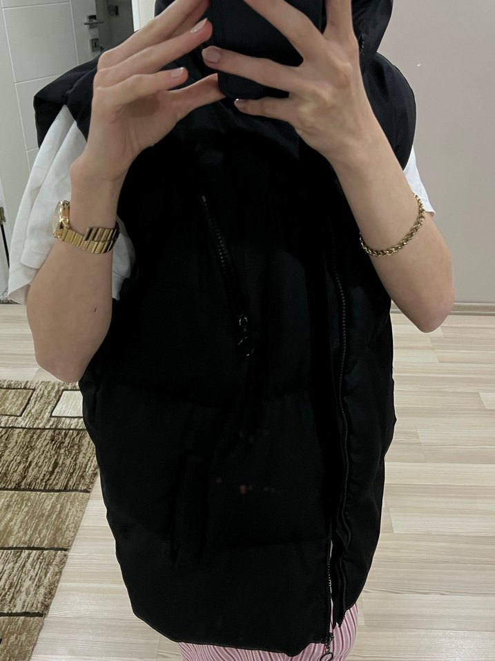 Siyah Kapüşonlu Fermuarlı Kadın Yelek - Görsel 3