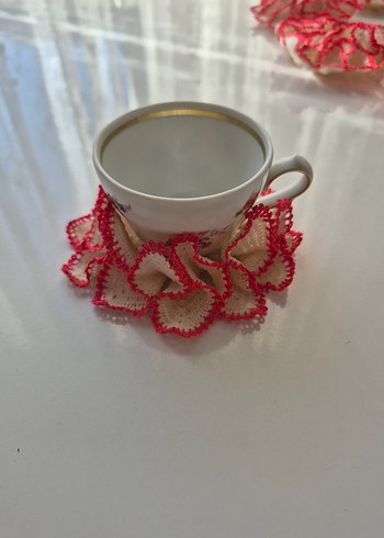 Bardak altliği, Kırmızı Kenarlı Dantel Çiçek, Sunum, Dekorasyon - Görsel 3