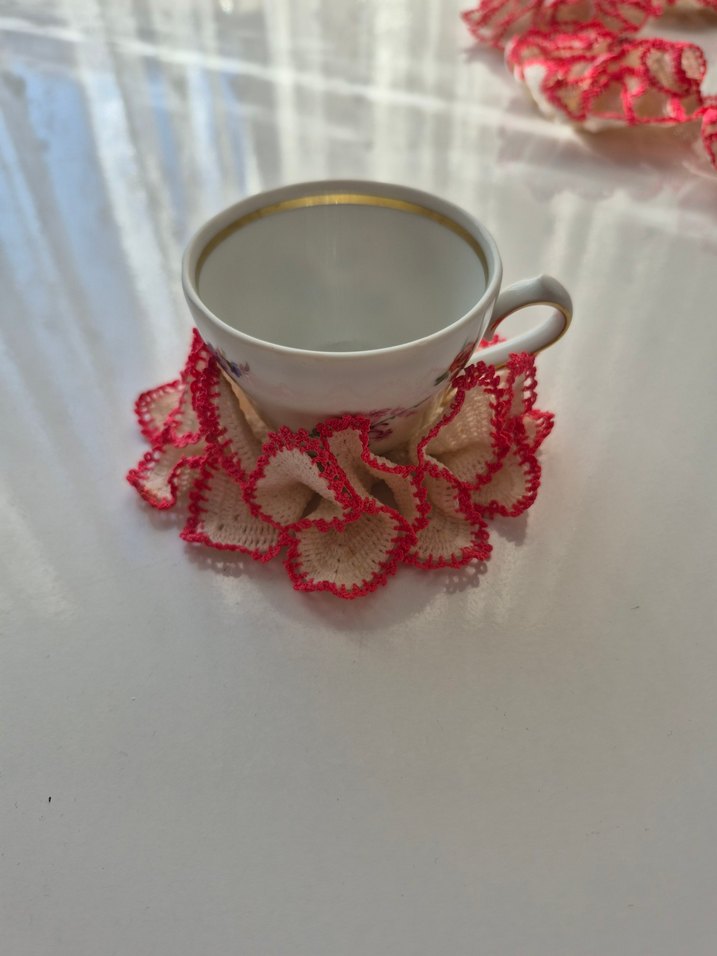 Bardak altliği, Kırmızı Kenarlı Dantel Çiçek, Sunum, Dekorasyon - Görsel 3