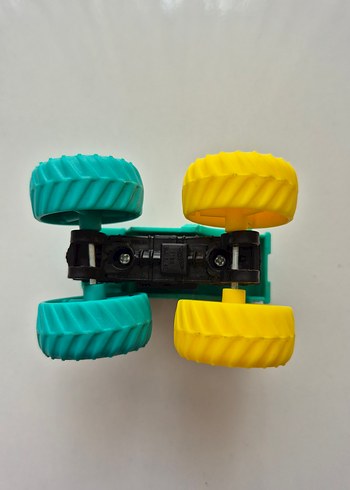 Beden Renk Hot Wheels Monster Trucks Araçları Serisi büyük sarı ve yeşil te