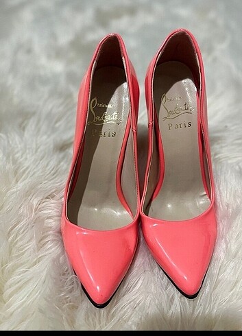 Stiletto 38, Rugan