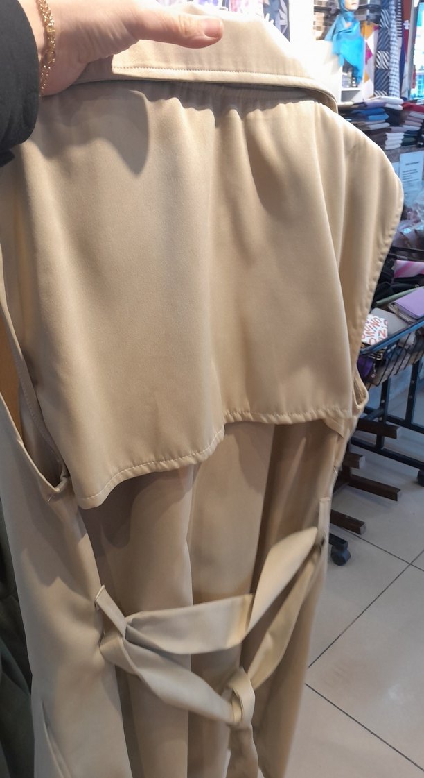 Bej Kadın Kolsuz Uzun Trençkot - Görsel 4