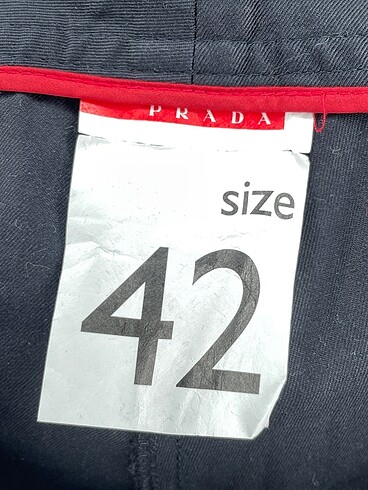 42 Beden lacivert Renk Prada Düz Kesim %70 İndirimli.